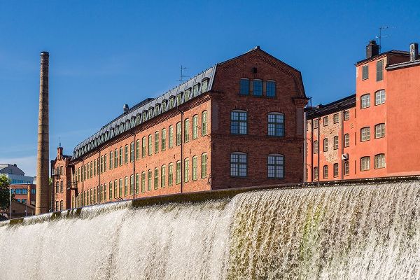 Bibikow, Walter 아티스트의 Sweden-Norrkoping-early Swedish industrial town-factory buildings and waterfall작품입니다.